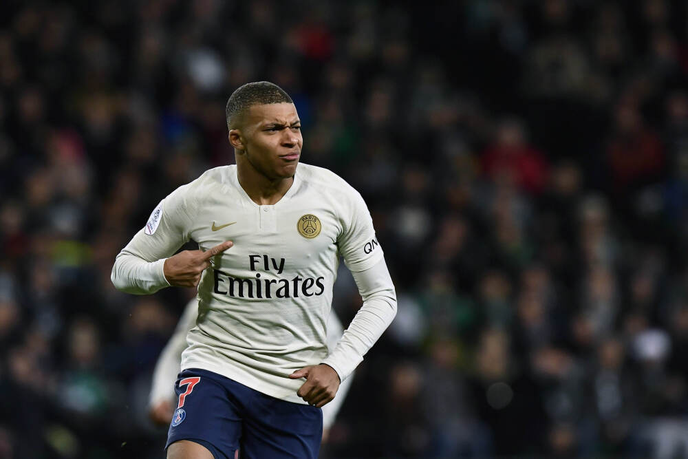 连城志为什么不怕步惊云, 却害怕小武? 答案藏在他的自卑里